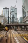 Blick von der Straßenbahn auf Straßenbahnlinien und Lippo Centre, Downtown Hong Kong — Stockfoto