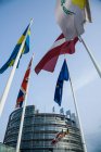 Bandiere degli Stati membri, Parlamento europeo sullo sfondo, Stras — Foto stock