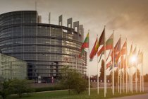 Flags of member states, European Parliament in background, Strasbourg — Stock Photo