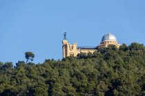 Observatorio Fabra en la montaña del Tibidabo, Barcelona, Cataluña, España - foto de stock