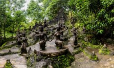 Statue del giardino segreto del Buddha nella foresta pluviale, Koh Samui, Thailandia — Foto stock