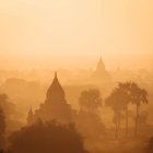 Vista panorâmica de Bagan ao pôr-do-sol, região de Mandalay, Mianmar — Fotografia de Stock