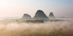 Montagne nebbiose, Hsipaw, Stato Shan, Myanmar — Foto stock