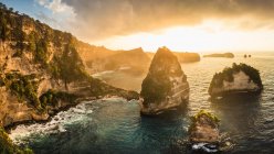 Coucher de soleil à Nusa Penida, Bali, Indonésie — Photo de stock