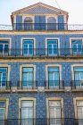 Façade du bâtiment carrelé, Lisbonne, Portugal — Photo de stock