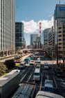 Trafic achalandé en ville, Tokyo, Japon — Photo de stock