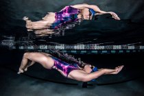 Коледж елітний плавець у басейні — стокове фото
