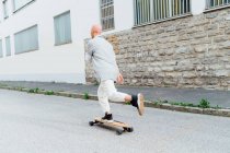 Skateboarder on the move on street — Stock Photo