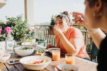 Friends eating meal on balcony — Stock Photo