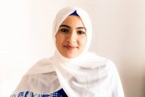 Porträt einer jungen muslimischen Frau — Stockfoto
