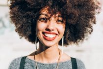 Portrait of a young woman smiling — Stock Photo