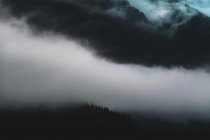 Nubes dramáticas en Lillooet Lake, Columbia Británica, Canadá - foto de stock