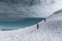 Climbers on Tantalus Traverse, a classic alpine traverse close t — Stock Photo