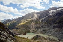 Італія, Австрія, озеро в гірському ландшафті — стокове фото