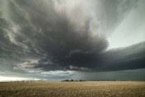 Estados Unidos, Colorado, Colorado Springs, nubes de tormenta tornadic sobre llanura - foto de stock