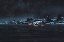 Kanada, British Columbia, Kajakfahrerin im Squamish River — Stockfoto