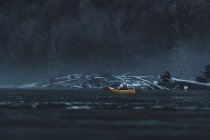 Canada, Colombie-Britannique, kayak de femme à Squamish River — Photo de stock