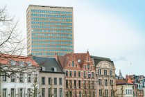 Bélgica, Bruselas, Ciudad de Bruselas, Fachadas de casas adosadas del casco antiguo - foto de stock