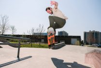 Kanada, Ontario, Kingston, Skateboarden im Skatepark — Stockfoto