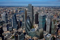 Великобритания, Лондон, Высокоугольный вид на небоскребы лондонского Сити — стоковое фото