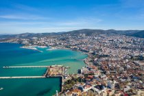 Turquía, Aydin, Kusadasi, Vista aérea del mar y la ciudad - foto de stock