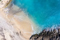 Мальта, Гозо, Вид с воздуха на пляж и море — стоковое фото
