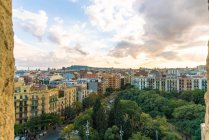 España, Barcelona, Vista de edificios residenciales - foto de stock