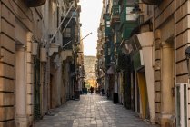 Malta, South Eastern Region, Valletta, Street in old town — Stock Photo