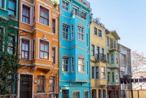 Турция, Стамбул, Красочные дома в районе Балат — стоковое фото