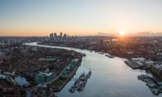 Reino Unido, Londres, Vista aérea do rio Tamisa ao nascer do sol — Fotografia de Stock