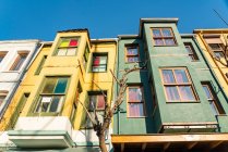 Türkei, Istanbul, Niedriger Blickwinkel auf Häuser im Viertel Balat — Stockfoto