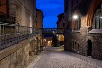 Svezia, Stoccolma, Vecchio vicolo di notte a Sodermalm Island — Foto stock