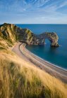 Reino Unido, Dorset, Coastal road y Durdle Door - foto de stock
