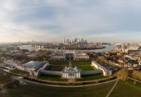 UK, London, Aerial view of Old Royal Naval College at dusk — стокове фото