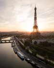 França, Paris, Torre Eiffel e Rio Sena ao pôr do sol — Fotografia de Stock