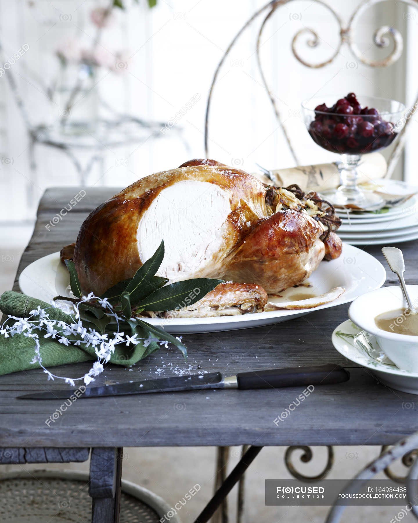 Sliced roast chestnut turkey — christmas dinner, california - Stock ...