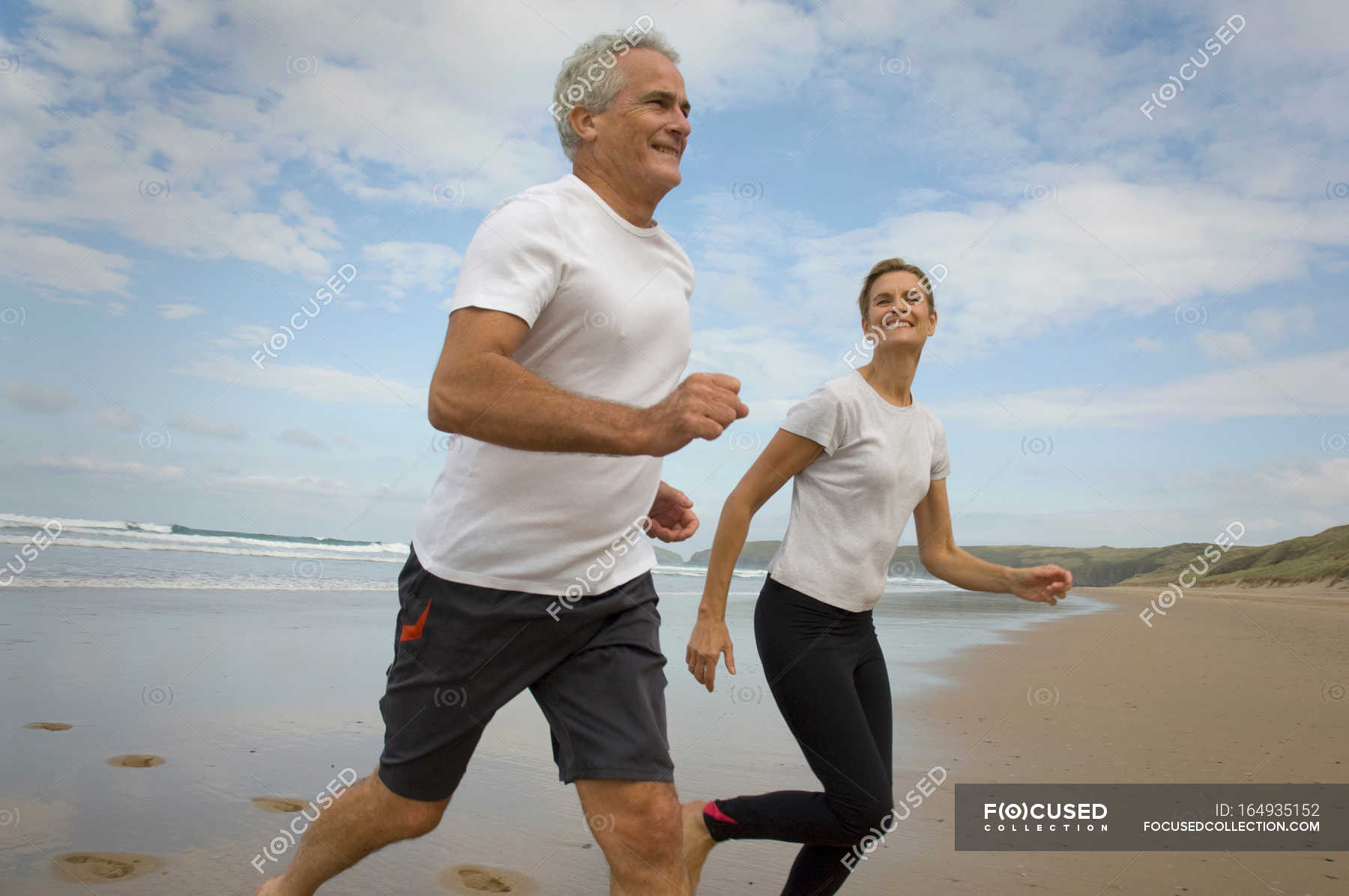 Физическая активность и эмоциональное состояние. Зож подростки. Активный человек. Лфк для пожилых. Спорт в жизни человека.