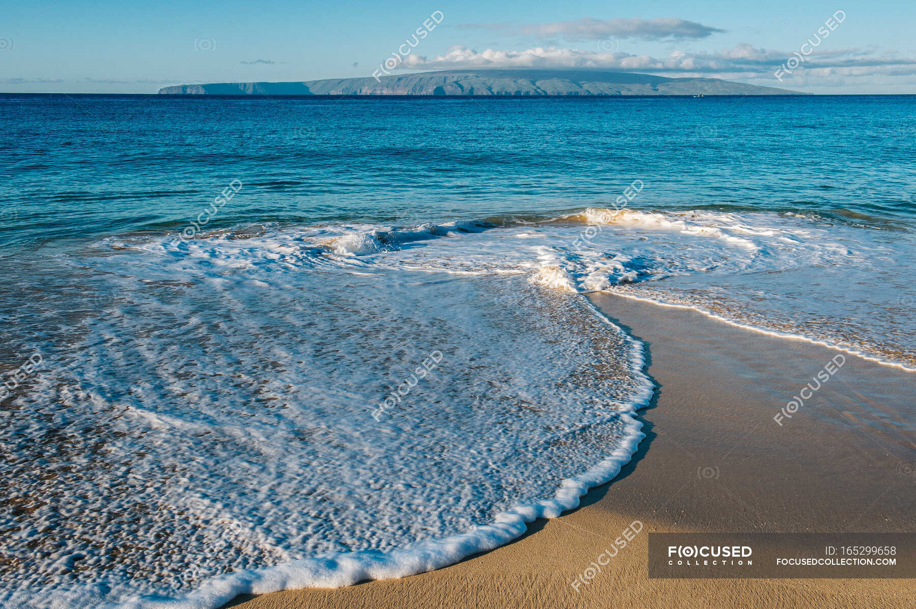 Ocean tides on beach, Maui, Hawaii — sand, summer Stock Photo