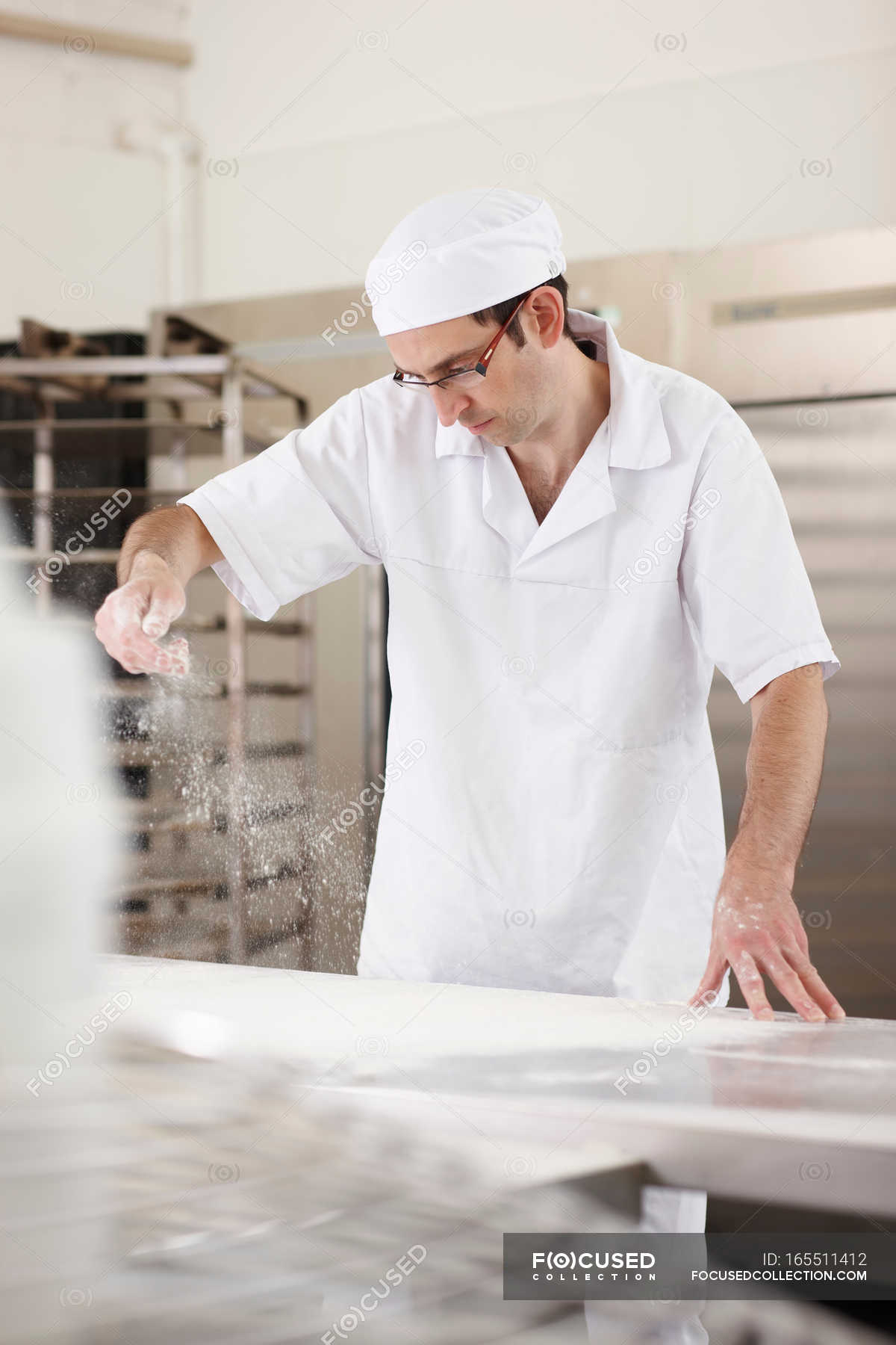 Chef baking in kitchen — sprinkling, Front View - Stock Photo | #165511412