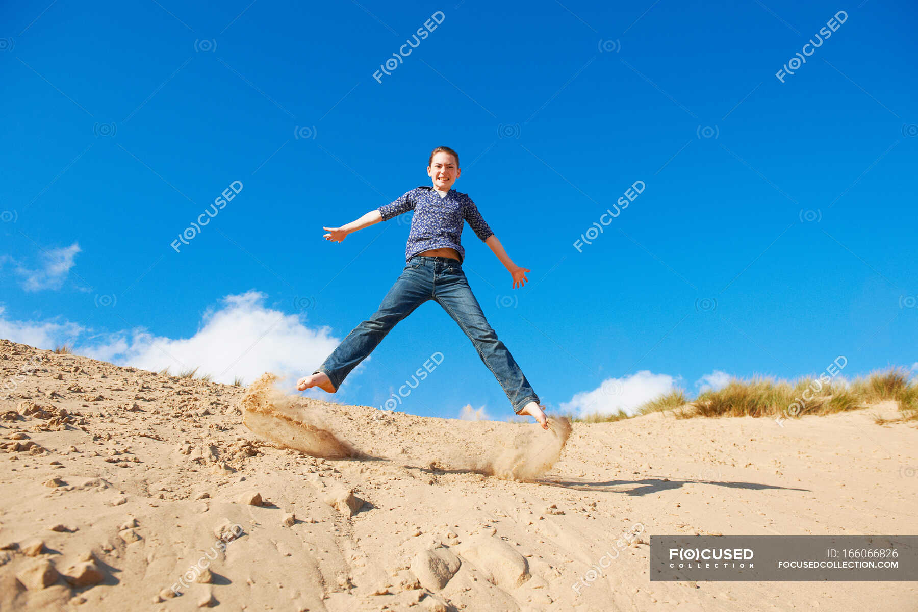 Teenage Girl Jumping On Sand — Channel Islands, Enjoyment - Stock Photo 