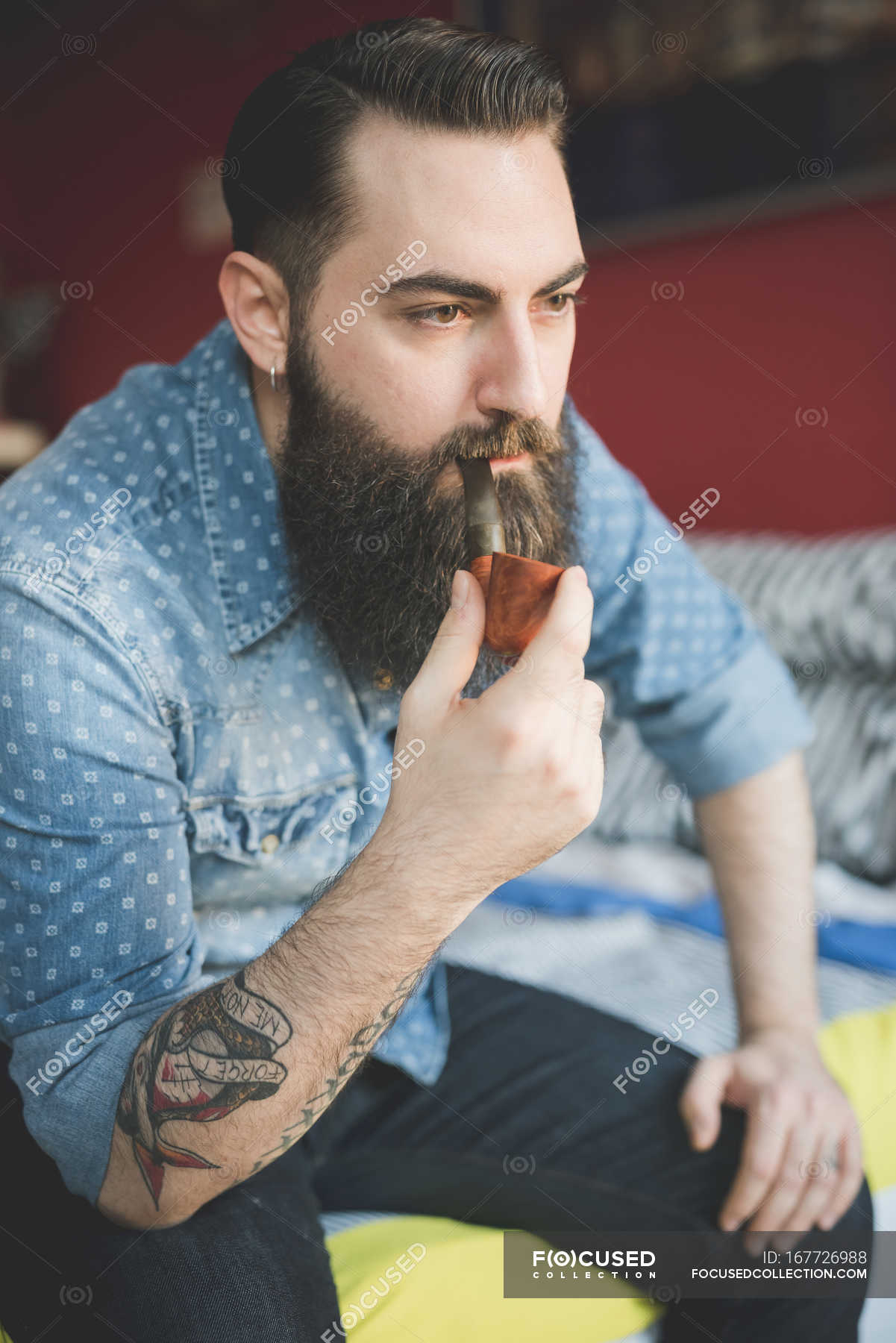 Young bearded man smoking pipe on bed — caucasian ethnicity, Wearing -  Stock Photo | #167726988