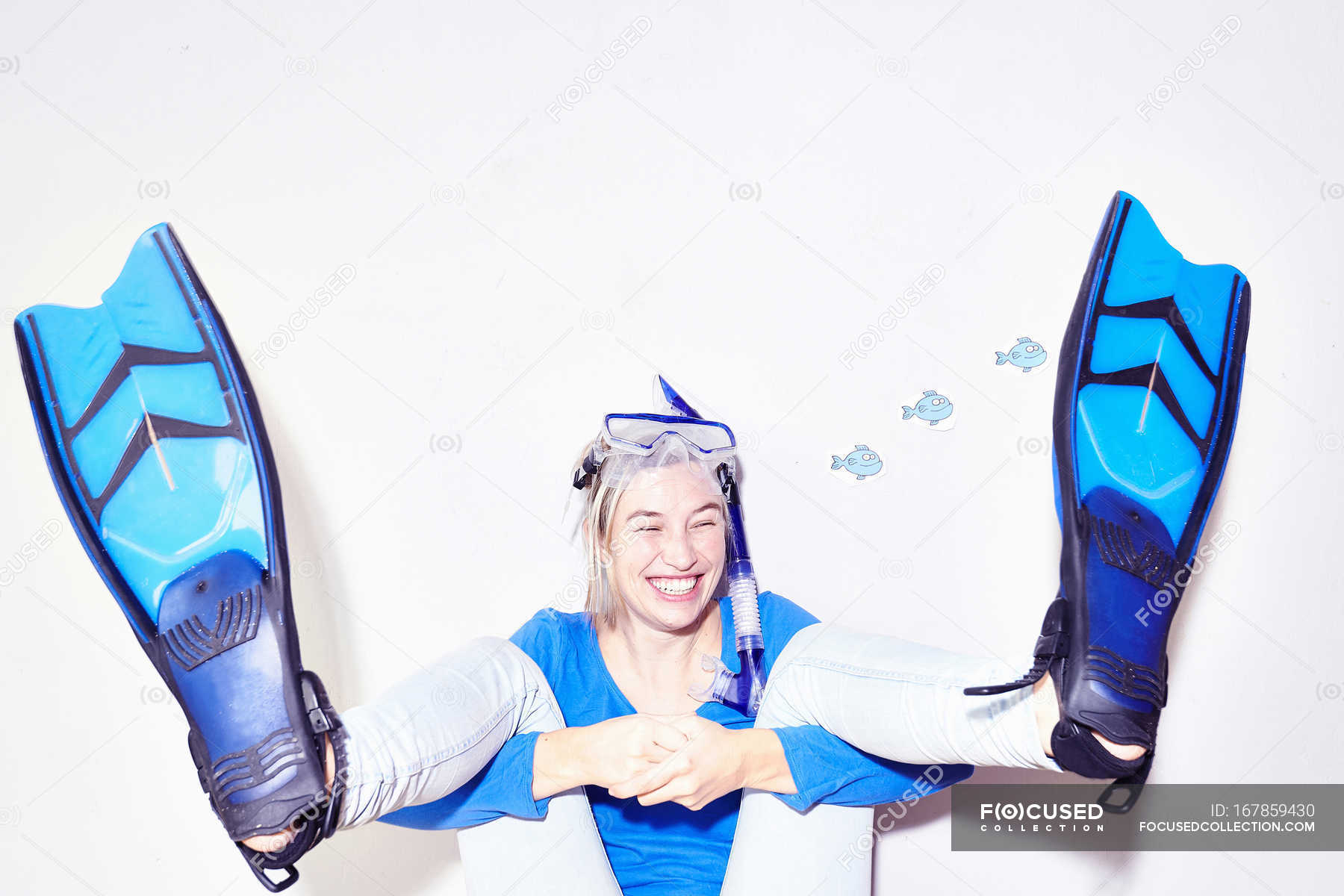 Young woman with flipper feet and snorkel mask — Wearing, 25 to 29 ...