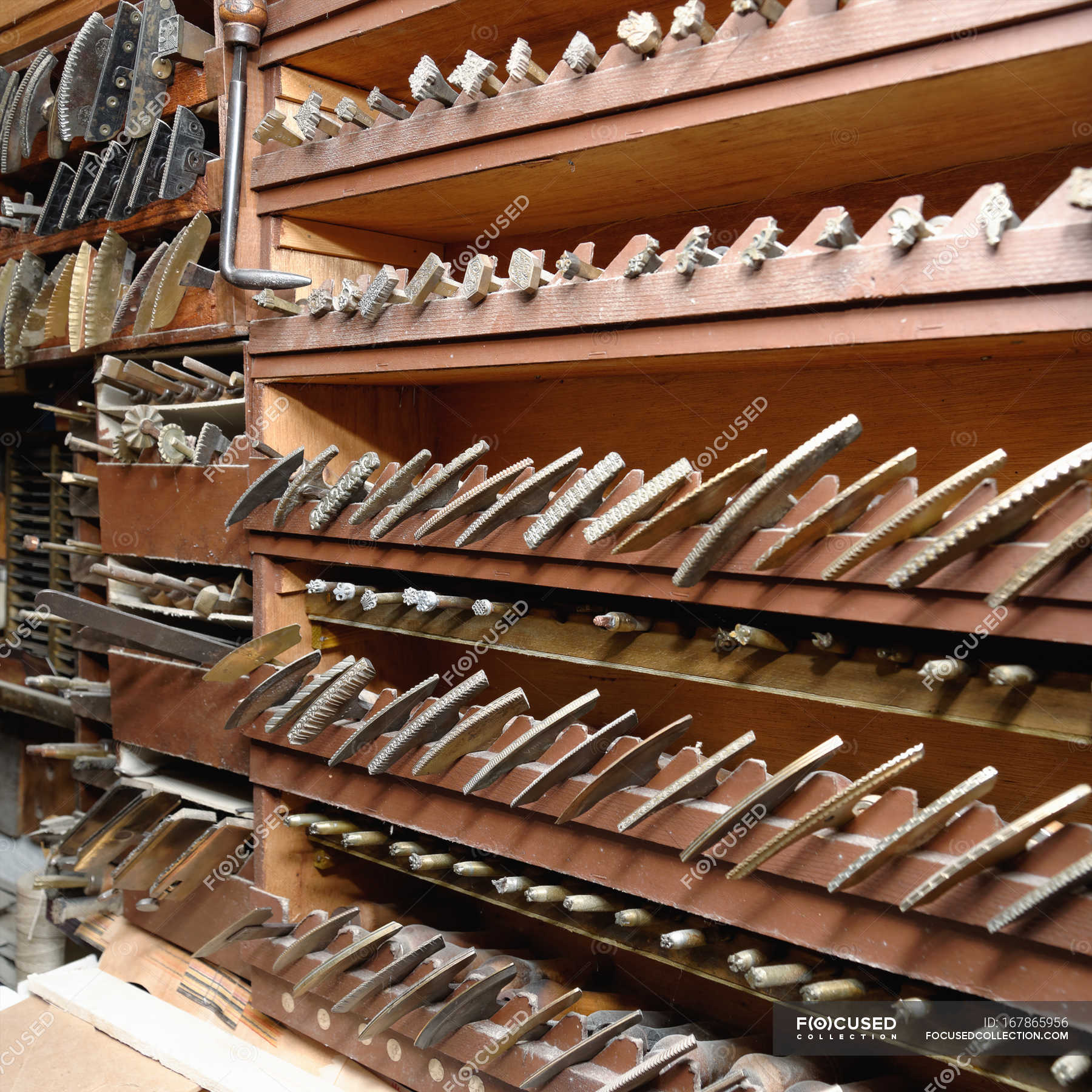 Rows of shelves and tools in traditional bookbinding — biella, italy Stock Photo