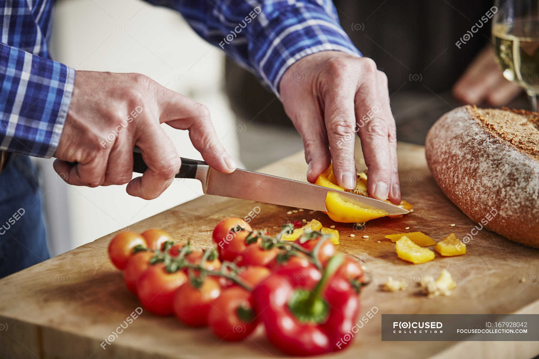 Рубить овощи. Рука вкусно. Рубленные овощи. Чем рубить овощи. Золотые руки вкусное фото.