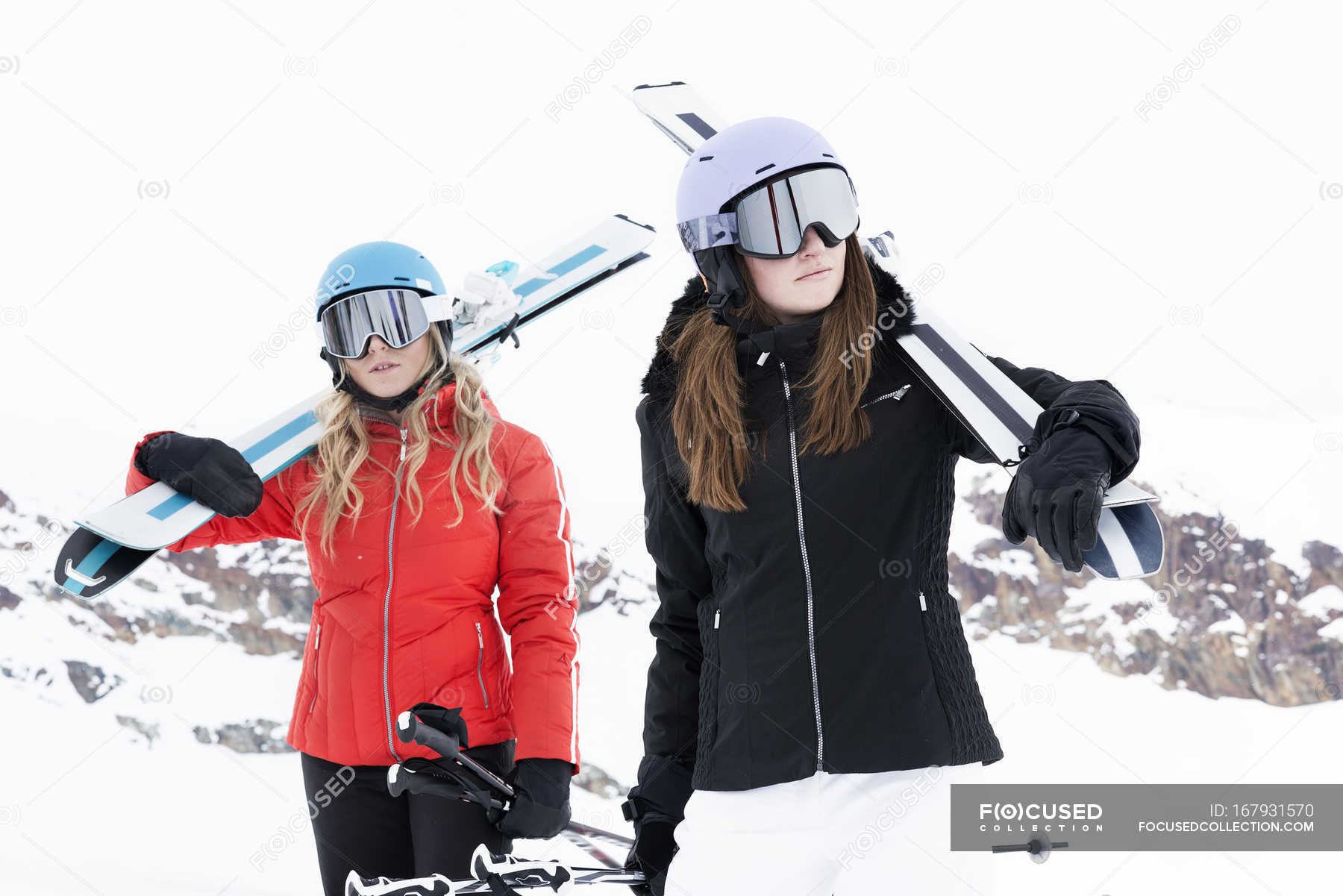 Woman wearing ski goggles fotografías e imágenes de alta resolución - Alamy