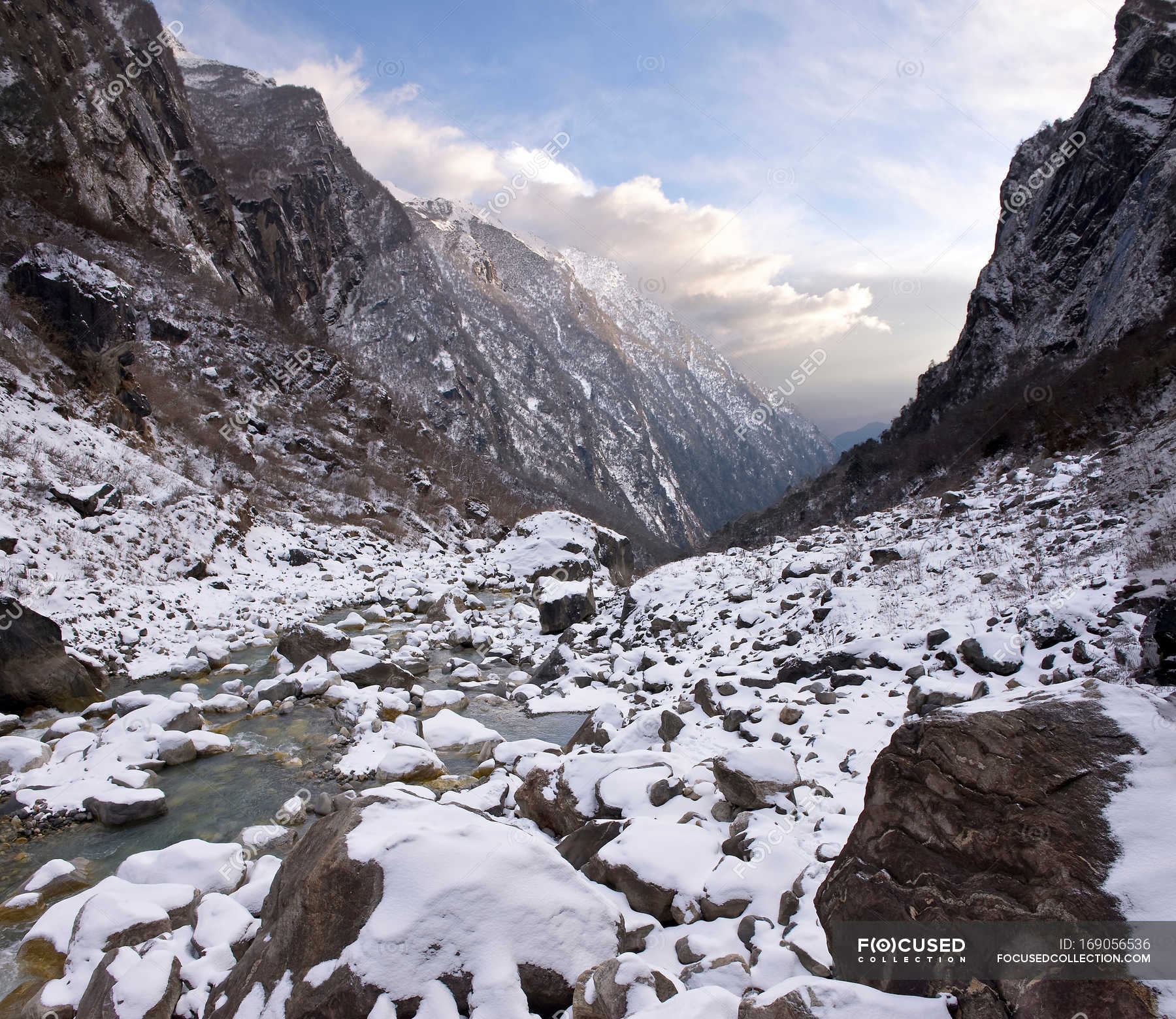 Snow In Rocky Mountain Valley Mountain Range Beauty In Nature Stock Photo