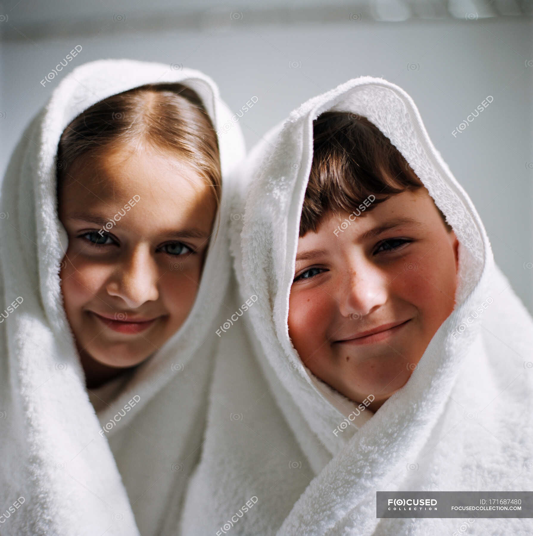 Children wearing towels on head — brother, face Stock Photo 171687480