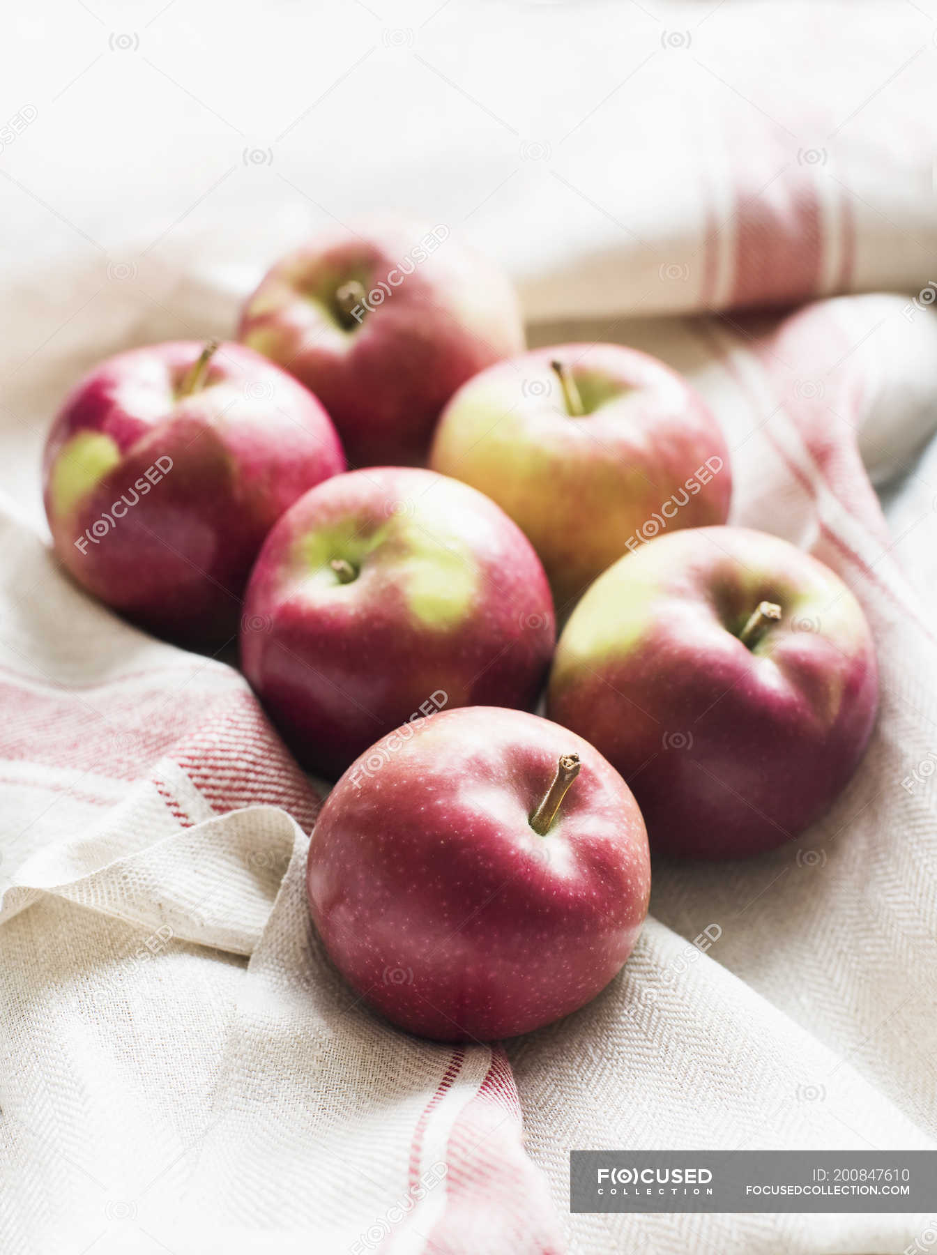 Six red apples on kitchen cloth — juicy, fresh - Stock Photo | #200847610