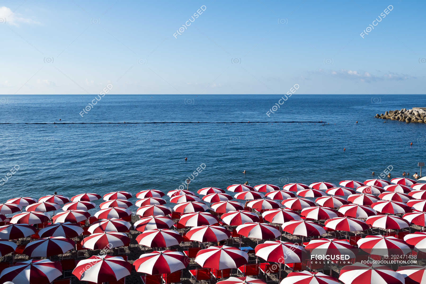 Beach umbrellas, Amalfi Coast, Italy — busy, sunlight - Stock Photo