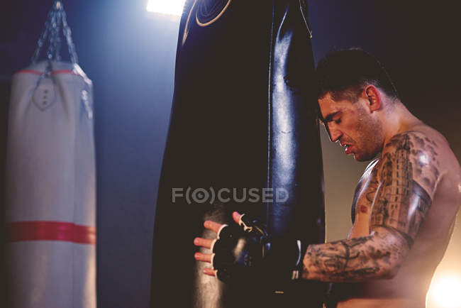 Allenamento boxer in palestra — Foto stock